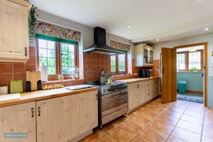 Kitchen/Breakfast Room- click for photo gallery